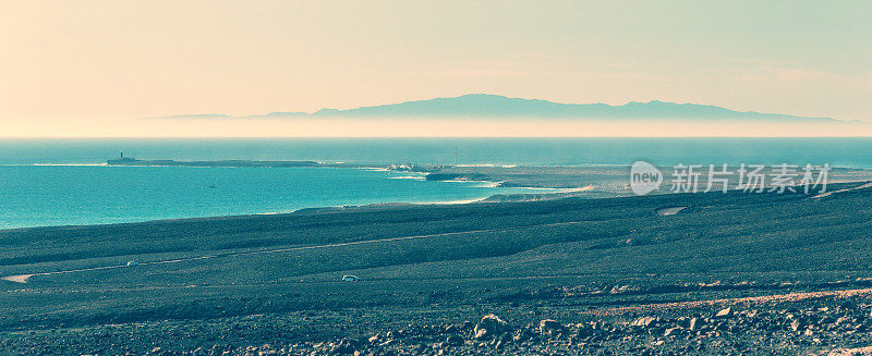 灯塔Faro de Punta Jandia Fuerteventura -背景是大加那利岛